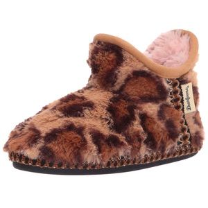 Kids fuzzy slippers size 9/10